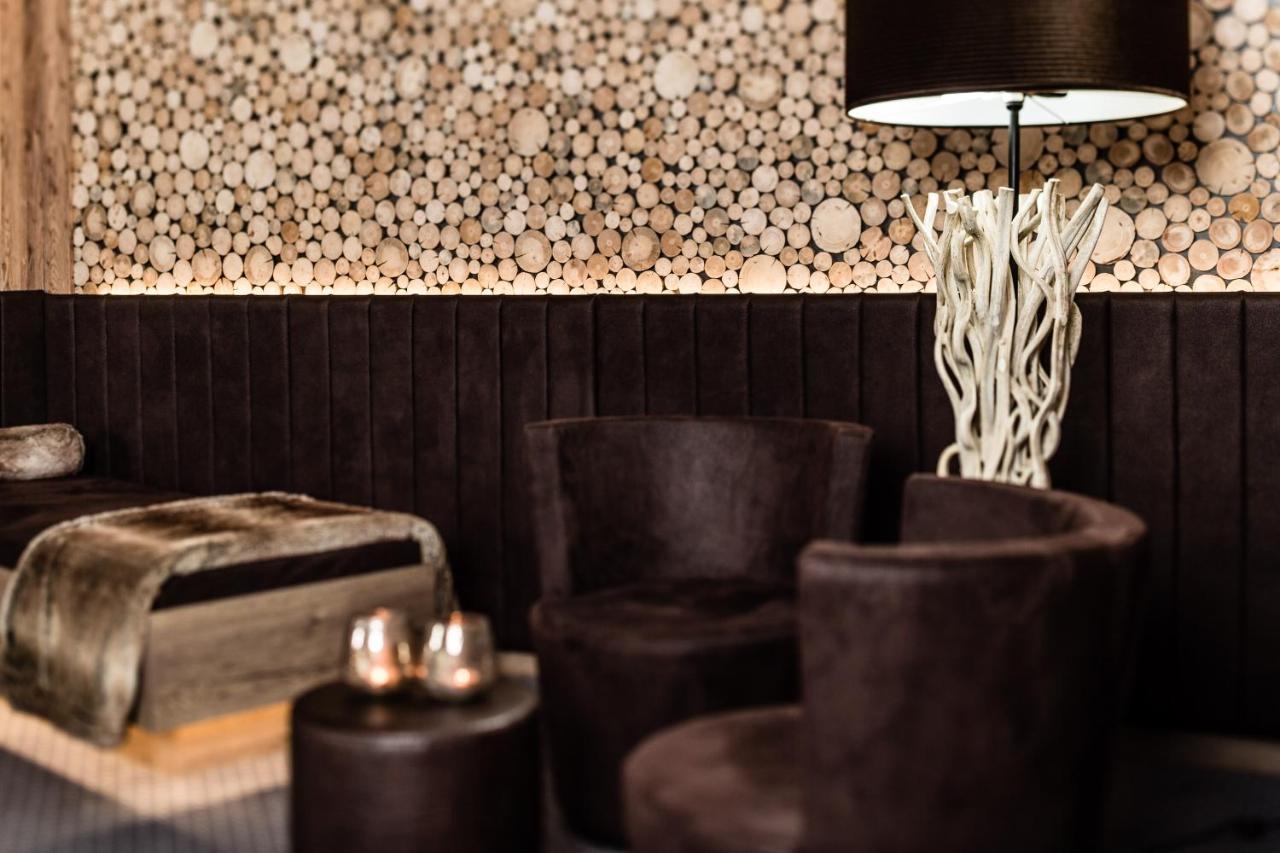 Arthotel Anterleghes - Gardenahotels เซลวาดีวัลการ์เดนา ภายนอก รูปภาพ
