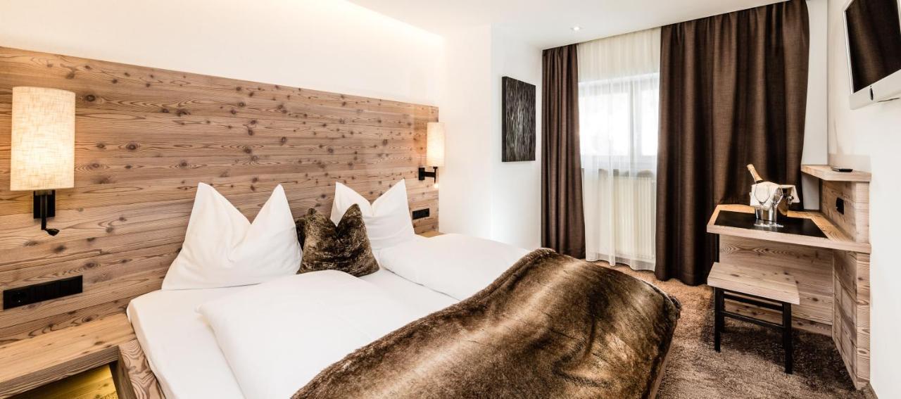 Arthotel Anterleghes - Gardenahotels เซลวาดีวัลการ์เดนา ภายนอก รูปภาพ