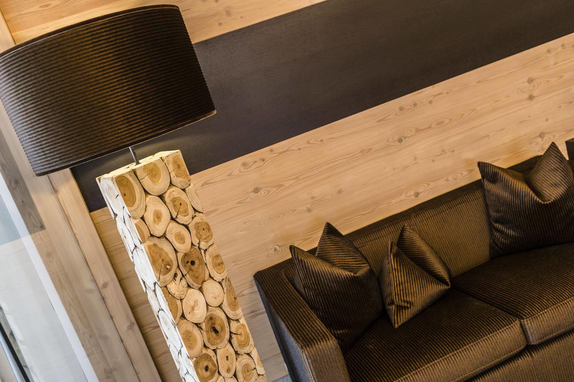 Arthotel Anterleghes - Gardenahotels เซลวาดีวัลการ์เดนา ภายนอก รูปภาพ