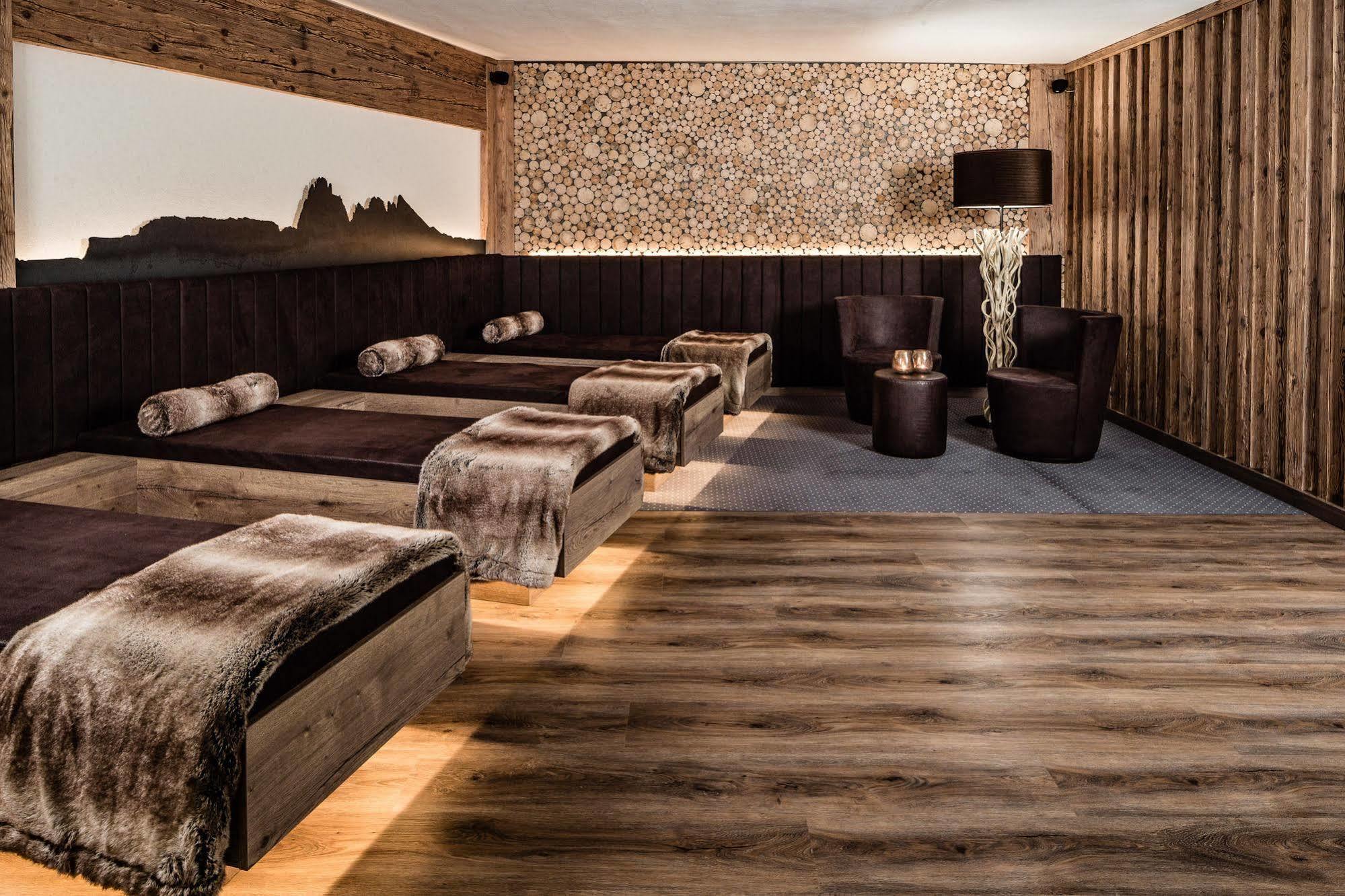 Arthotel Anterleghes - Gardenahotels เซลวาดีวัลการ์เดนา ภายนอก รูปภาพ
